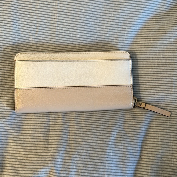 Bifold Kate Spade Wallet lightly used - Picture 2 of 4